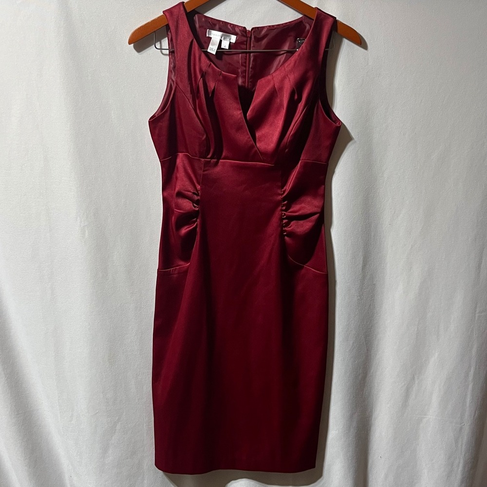 London Times Burgundy Red Satin Sheath Dress Sleeveless Pleated V-Neck Size 4